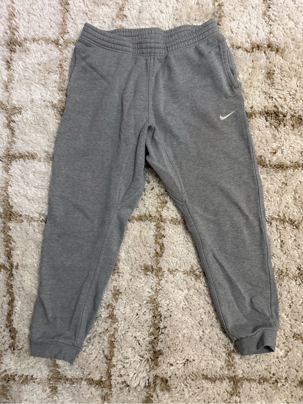 Nike men’s Heather Grey Jogger Sweatpants